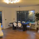 Yeti Lux - Family Garden Apartment